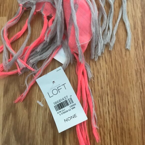 Ann Taylor LOFT Gray & Pink Lightweight Fringe Wool Scarf - Picture 5 of 7